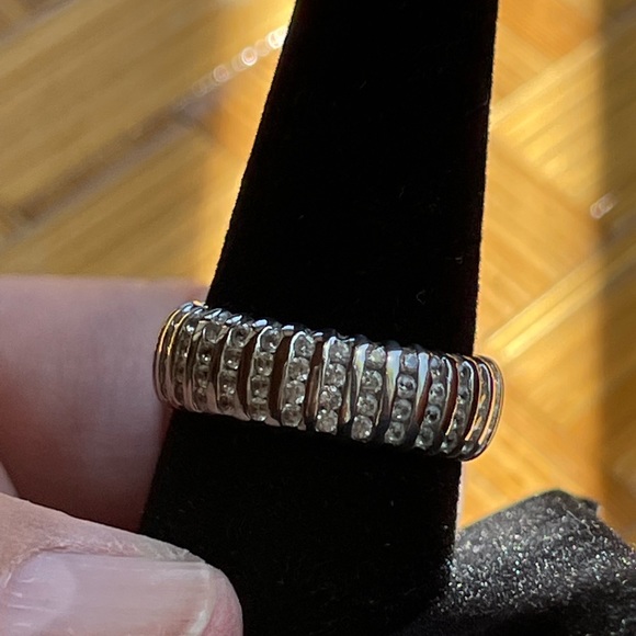 Unisex sterling & CZ band ring - Picture 2 of 8